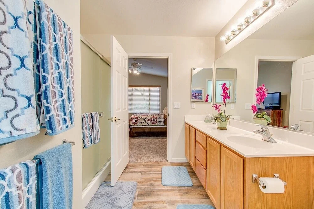 PeachTree - 2 Br home by RedAwning