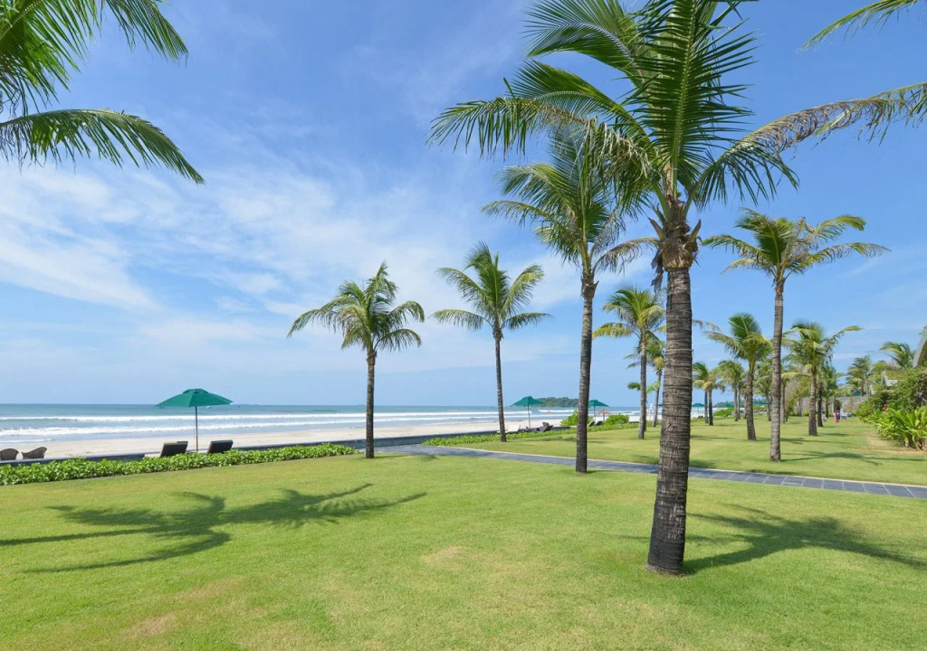 Ngwe Saung Yacht Club & Resort
