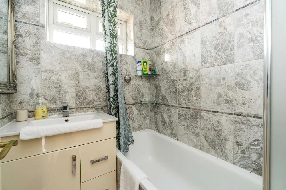 Bright and Comfortable 2 Bedroom Flat Oakwood