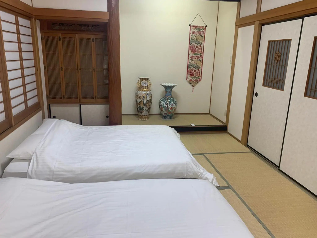 ガナダン中央駅 2f 無料駐車場