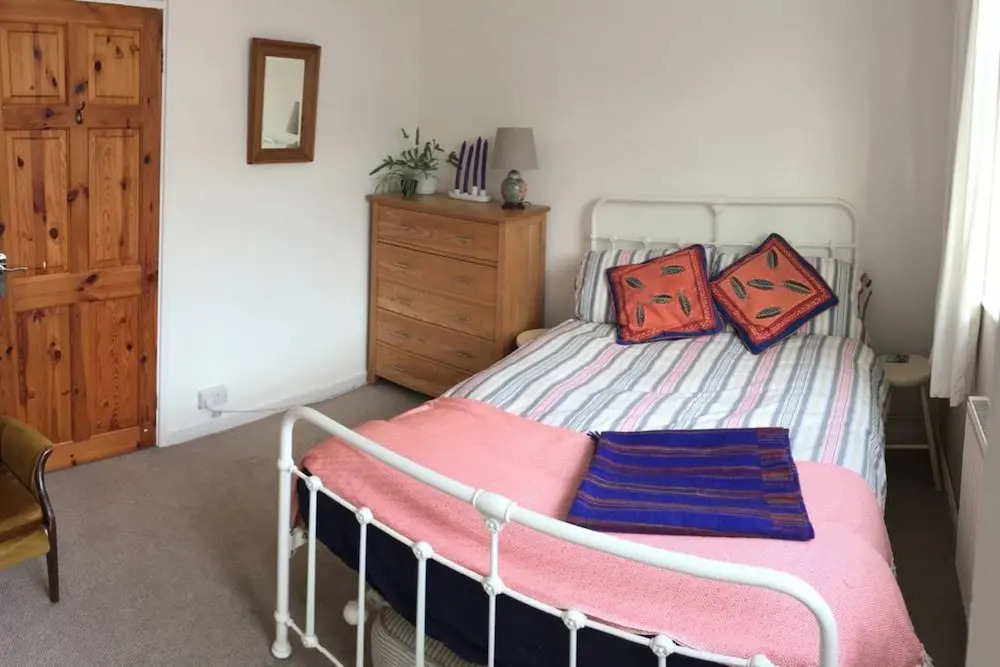 Spacious North London Flat With Balcony