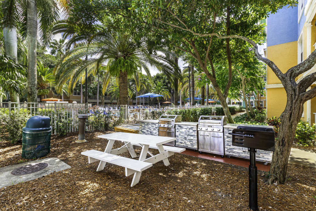 Mizner Place at Weston Town Center, Fort Lauderdale