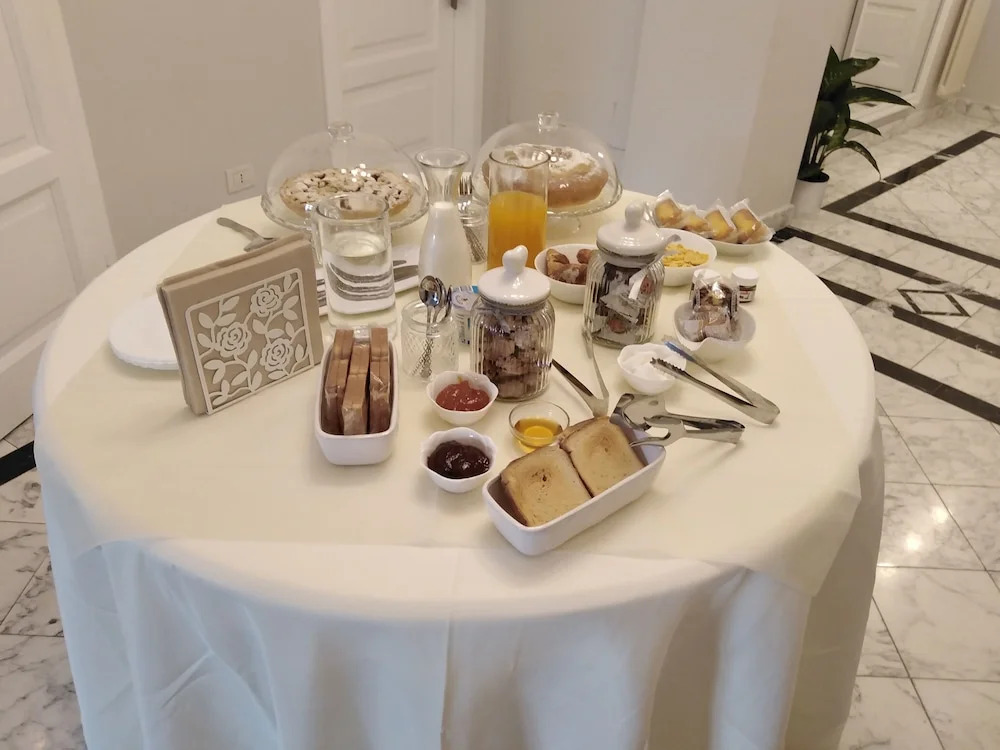 Compasso Suites Guest House