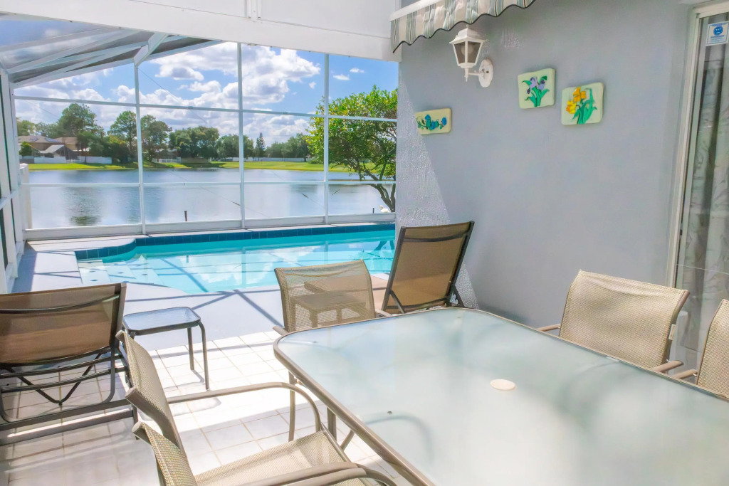 3 Bedroom 2.5 Bathroom Villa with Lakeside Pool, Kissimmee, US