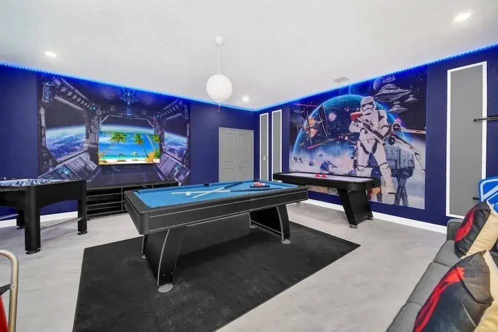 Magnificent Star Wars & Designed Rooms Pool & Spa! 7 Bedroom Villa