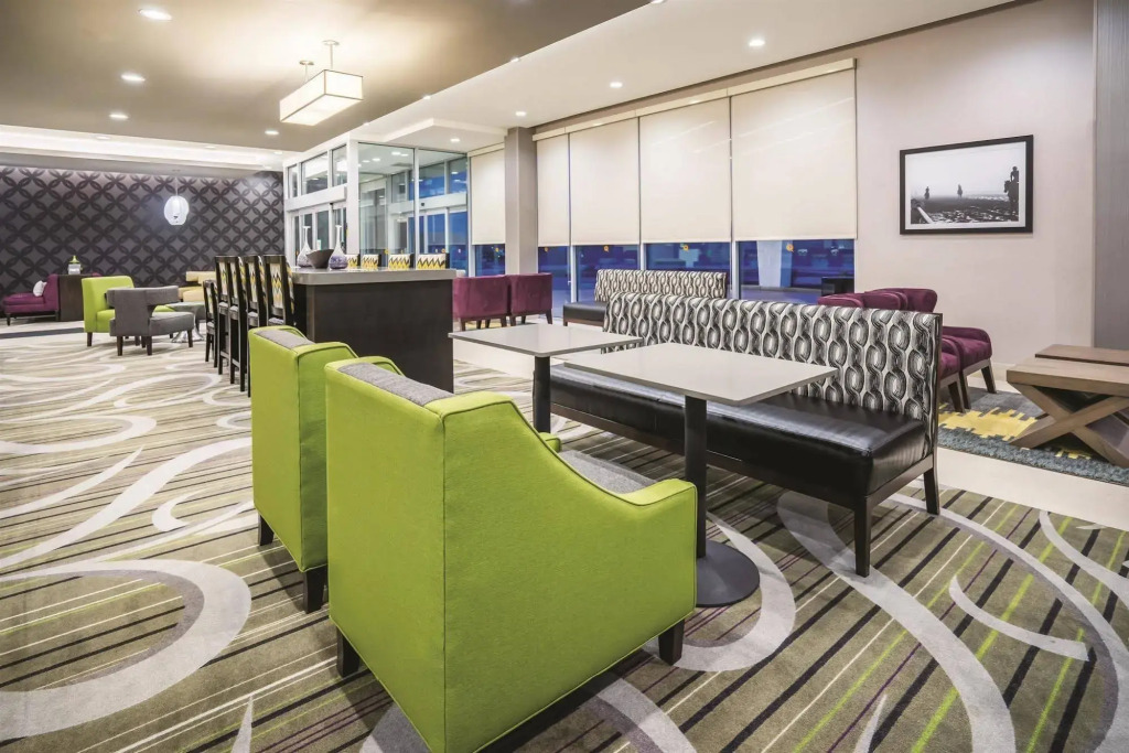 La Quinta Inn & Suites by Wyndham Clifton Park Saratoga Area 1749 Route 9