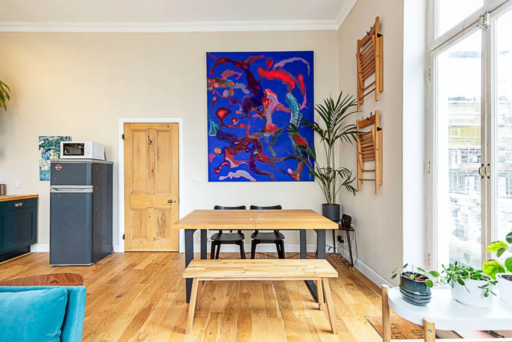 Beautiful Two Bedroom Abode Near Victoria