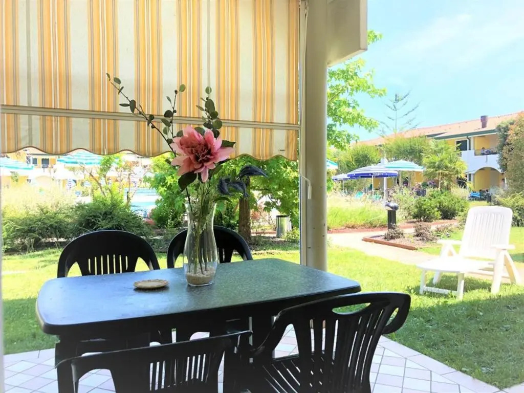 Enjoy the sun From a Private Garden!