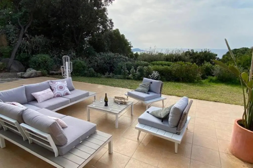 Villa 180 m2 vue Mer Piscine Climatisée Grand jardin 5000 m2 cloturé Calme