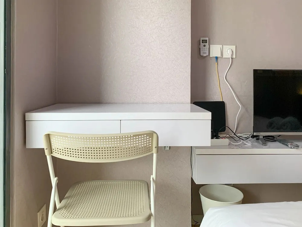 Brand New And Relaxing Studio At Daan Mogot City Apartment