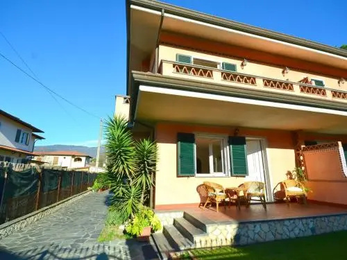 Luxurious Holiday Home in Montignoso with Garden