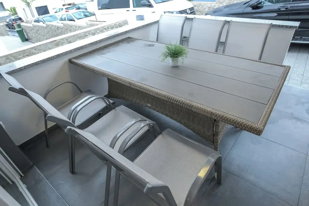 Apartments Tomana