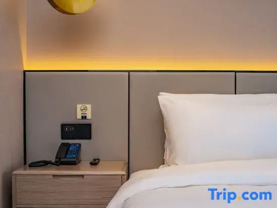 Starway Hotel (Nanchong Yilong Railway Station)