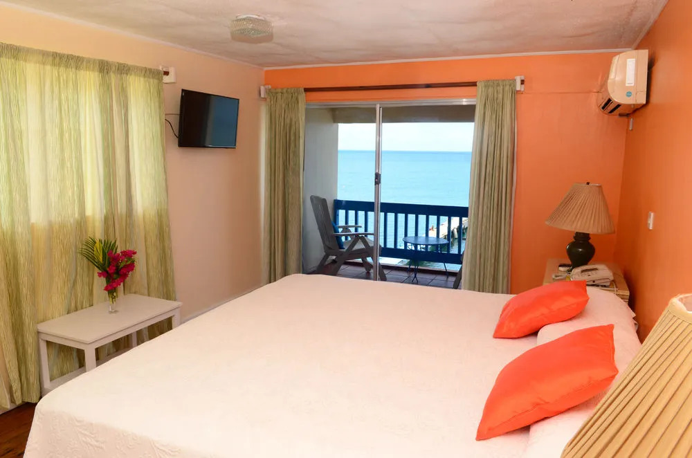 Anchorage Hotel, Whale Watch & Dive Center
