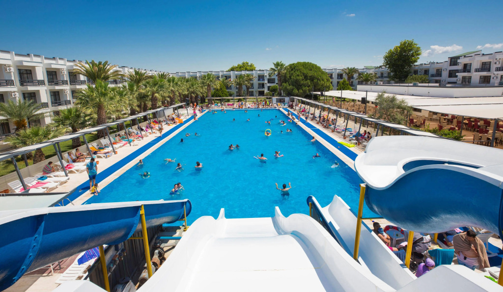 Corina Family Fun Club By Kispet HM