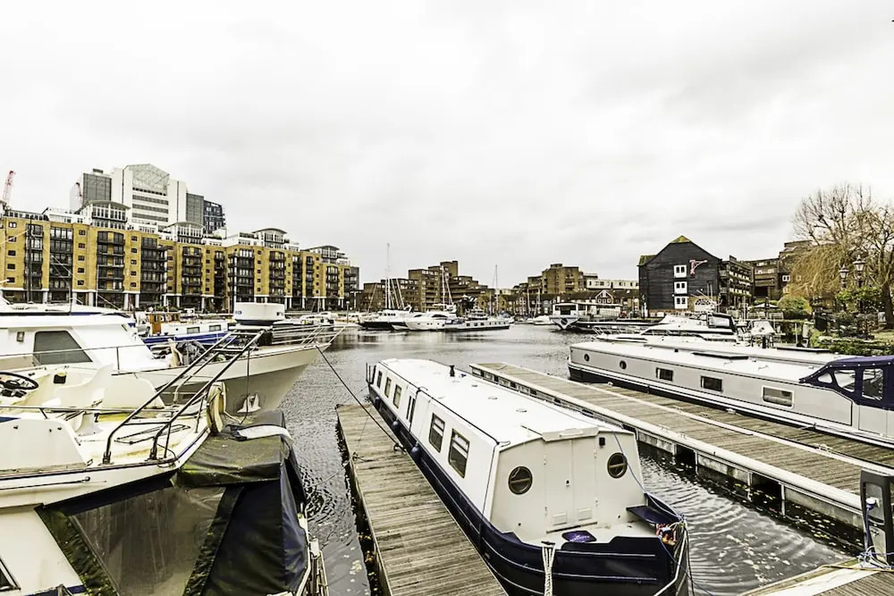Charming Home in St Katharine Docks