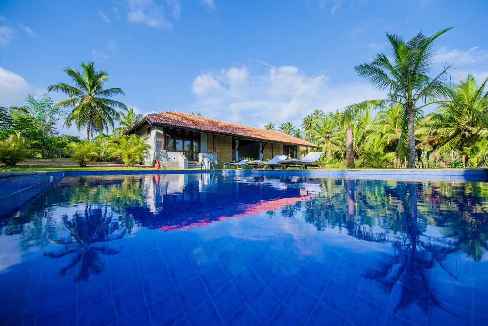 Ardeen Villa - superb 3 bedroom beachfront BB for 6, in Ranna- Tangalle- pick up, serviced, taxes included