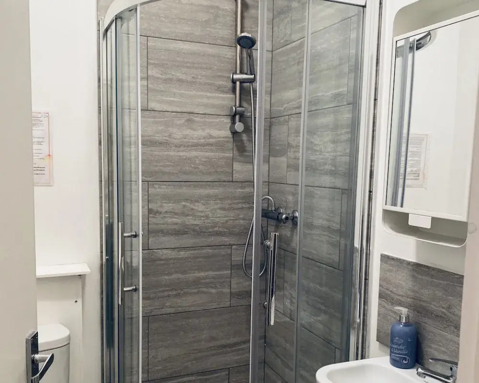 Large 4 Bedroom Home - City Centre