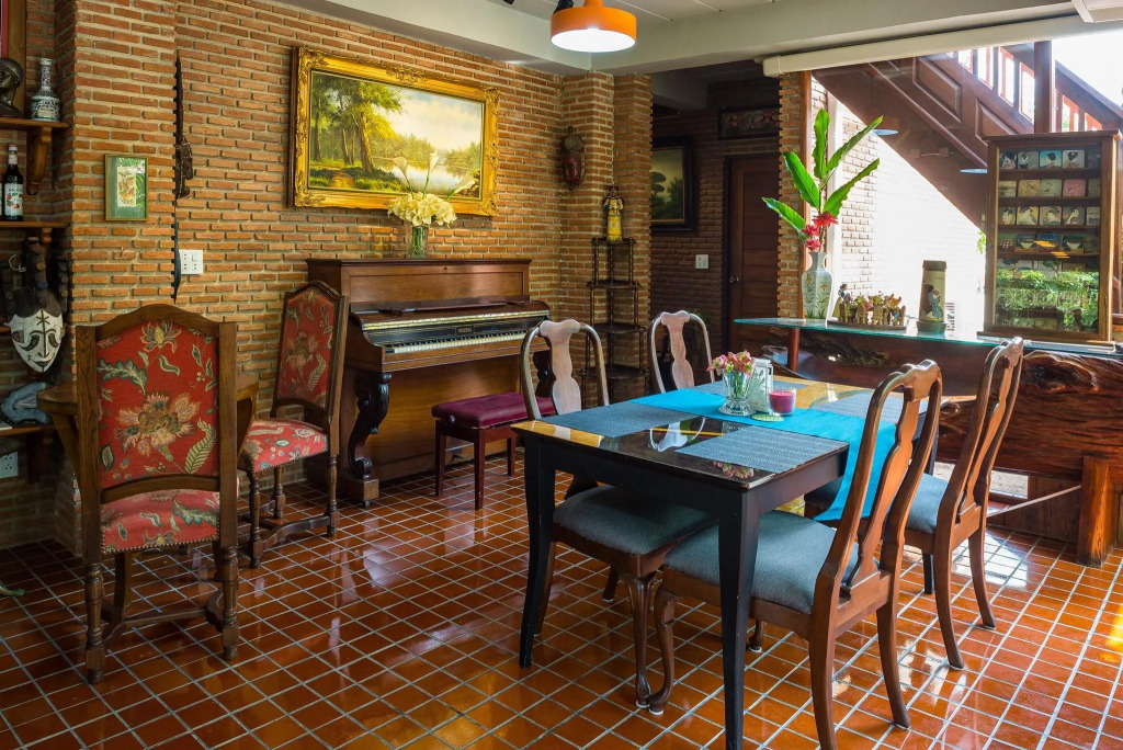 Cattanis Riverside Home