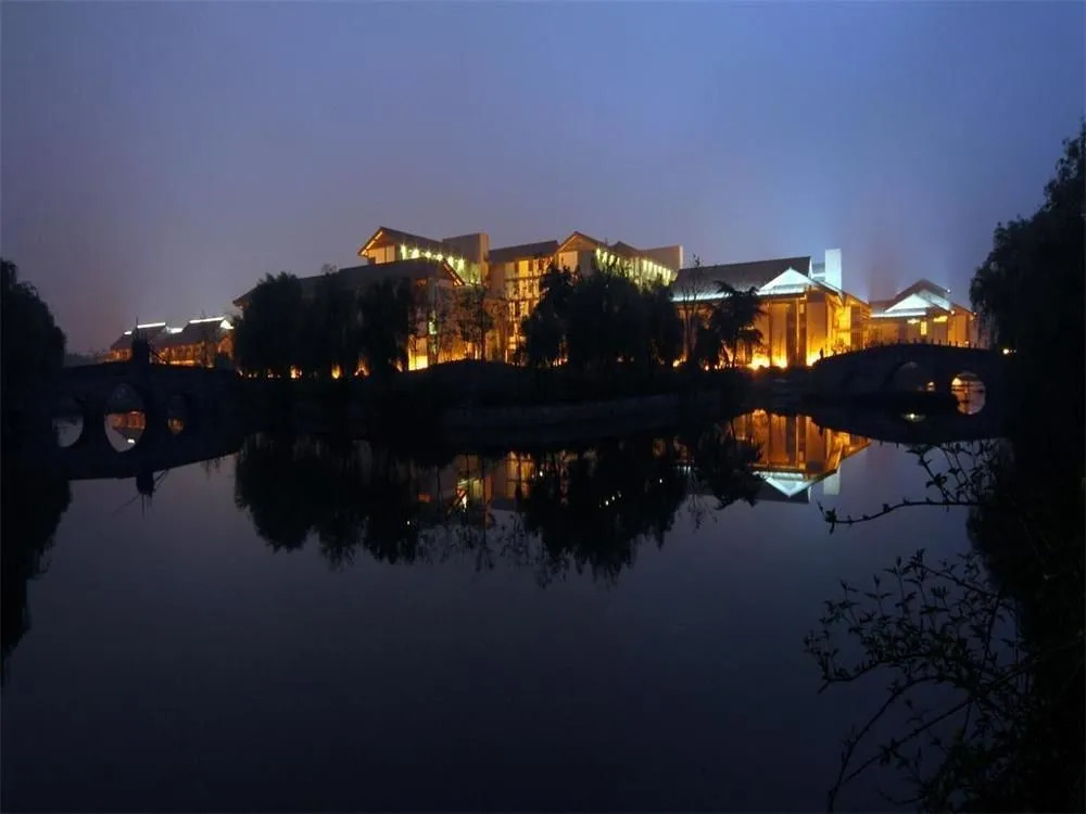 Mirror Lake Hotel