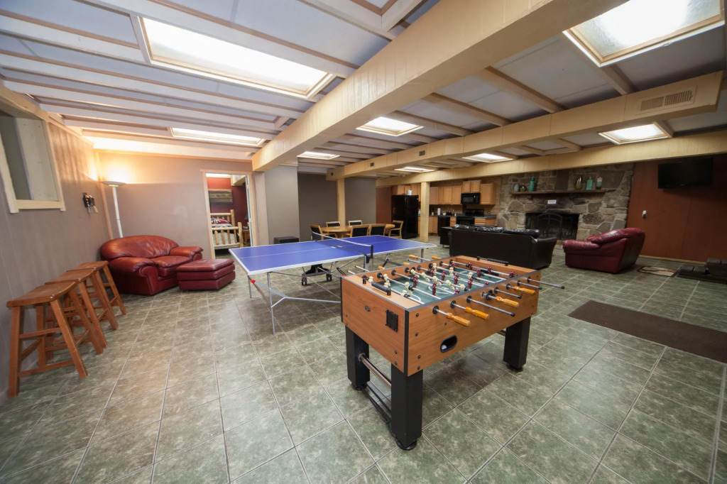 Log Cabin Lodge & Suites