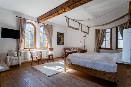 Schloss-Castel Pienzenau - Guestrooms & Apartments - B&B-Hotel & Restaurant