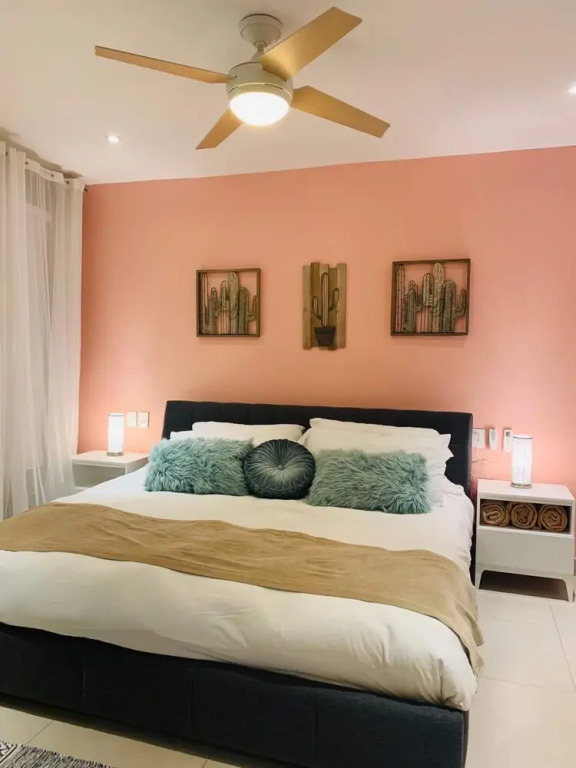 Modern Condo quiet and close to beach