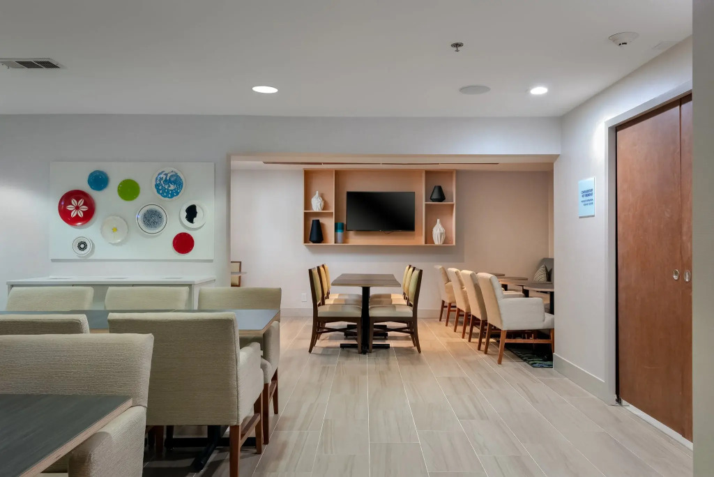 Holiday Inn Express Alpharetta - Roswell by IHG