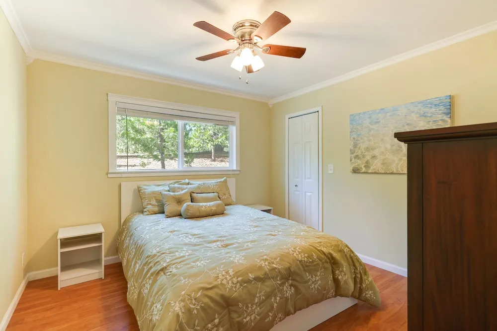 Groveland Vacation Rental w/ Private Deck & Grill!