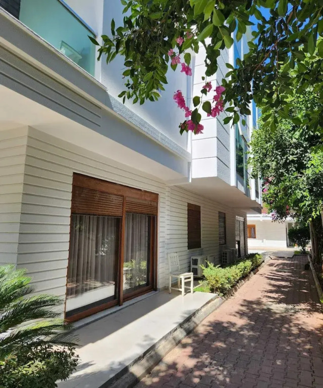Lara Breeze Homes