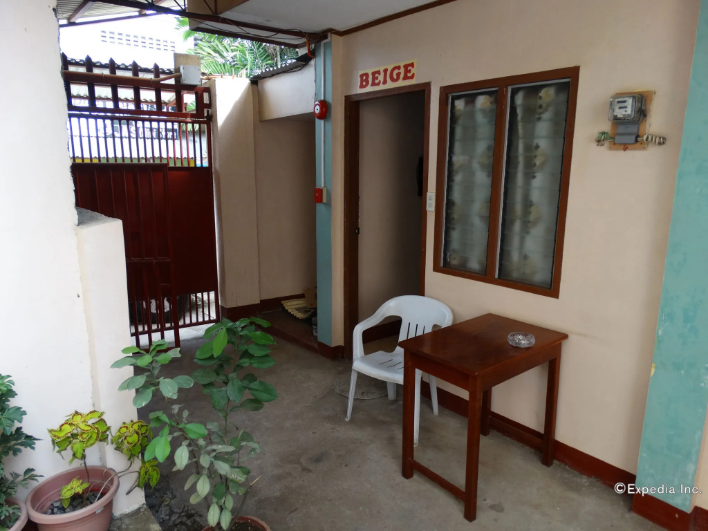 Eden Travellers Lodge