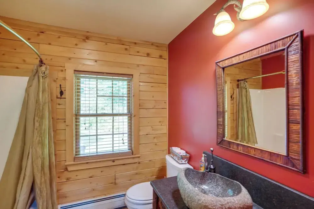 4 Mi to Mount Snow: West Dover Cabin w/ Game Room