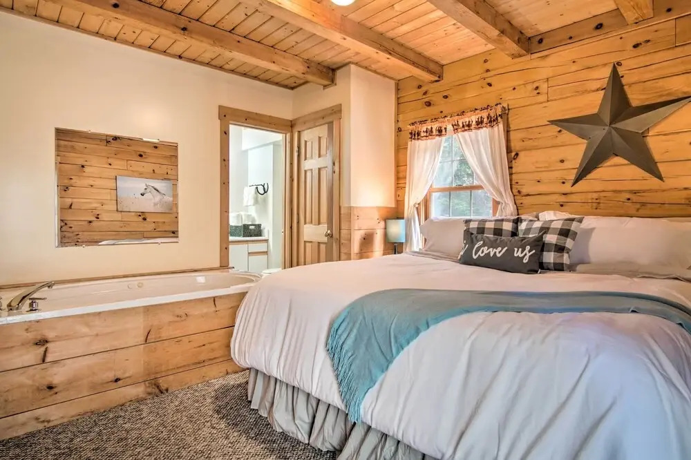 Rustic Rothbury Cabin w/ Resort Amenity Access!