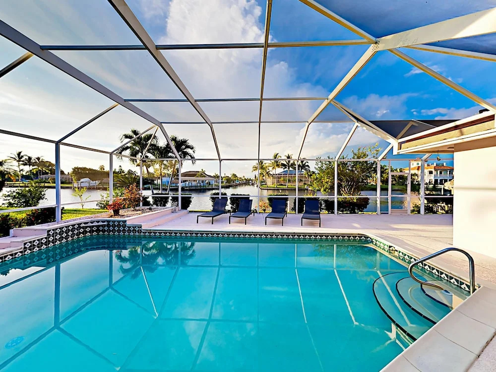 445 Bayshore Drive Home 4 Bedrooms 2 Bathrooms Home