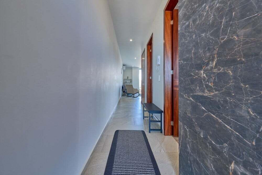 1BR Apartment - Private Balcony - Pool - Gym