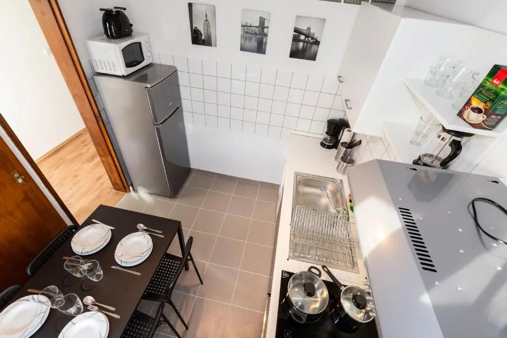 AVR Apartment HOF 7