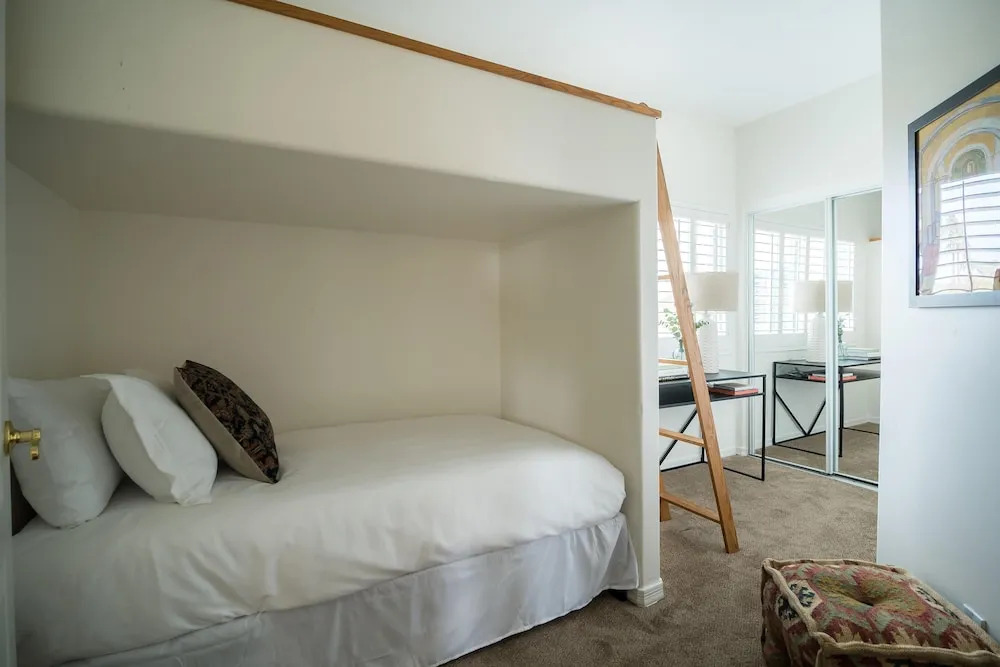 Sandstone by AvantStay Spacious Desert Oasis w Pool BBall Crt Movie Room