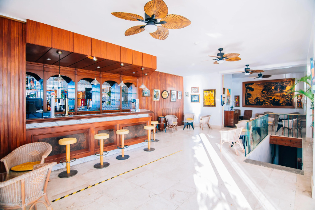 Hotel Roger de Flor by Seleqtta