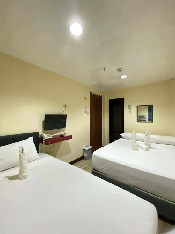 OYO 912 Fb Suites