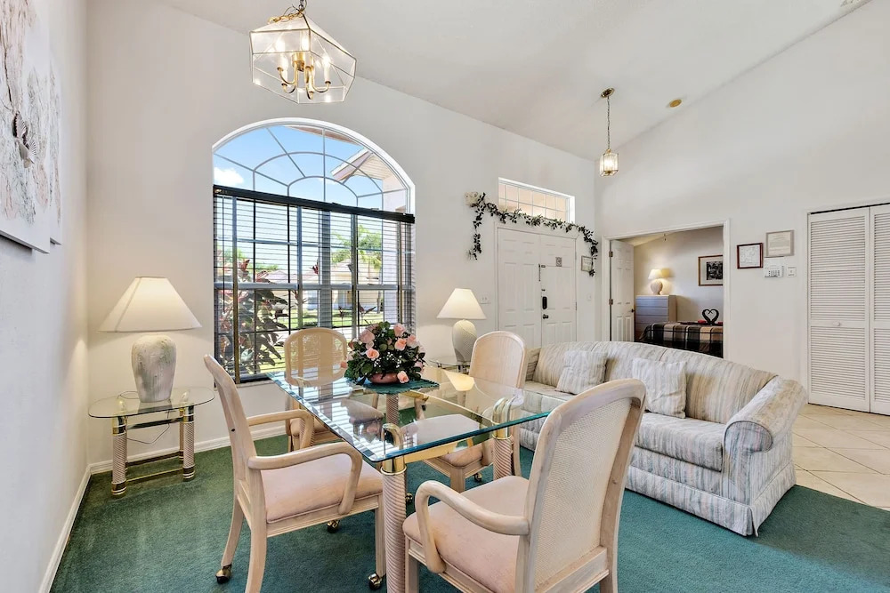 Pvt Water Views : Tranquil, Tropical 5 Beds w/ Spa