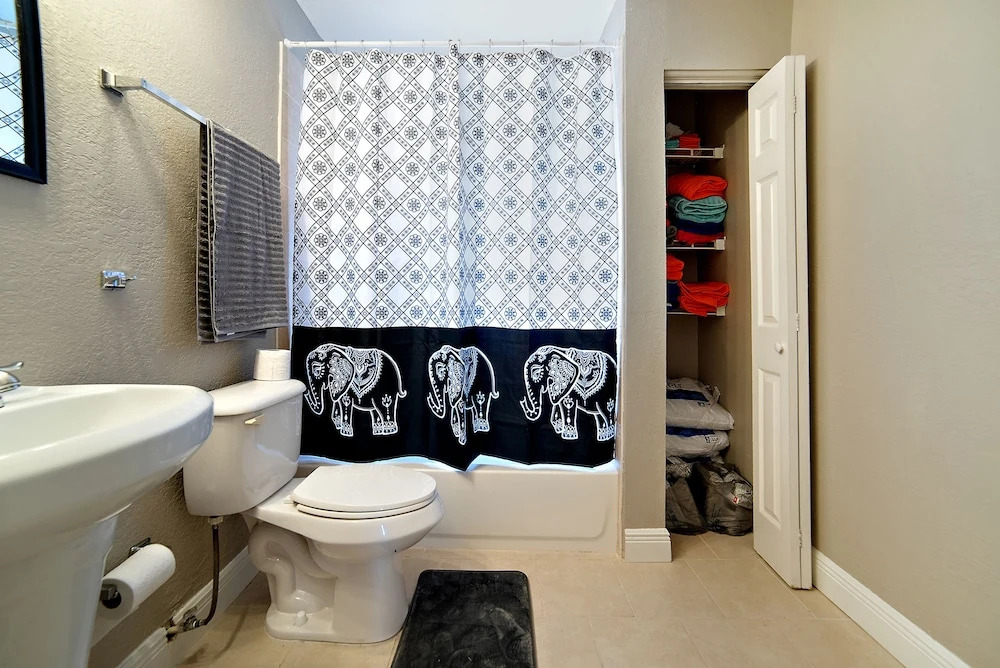 3BR House in Tampa by Tom Well IG - 3220