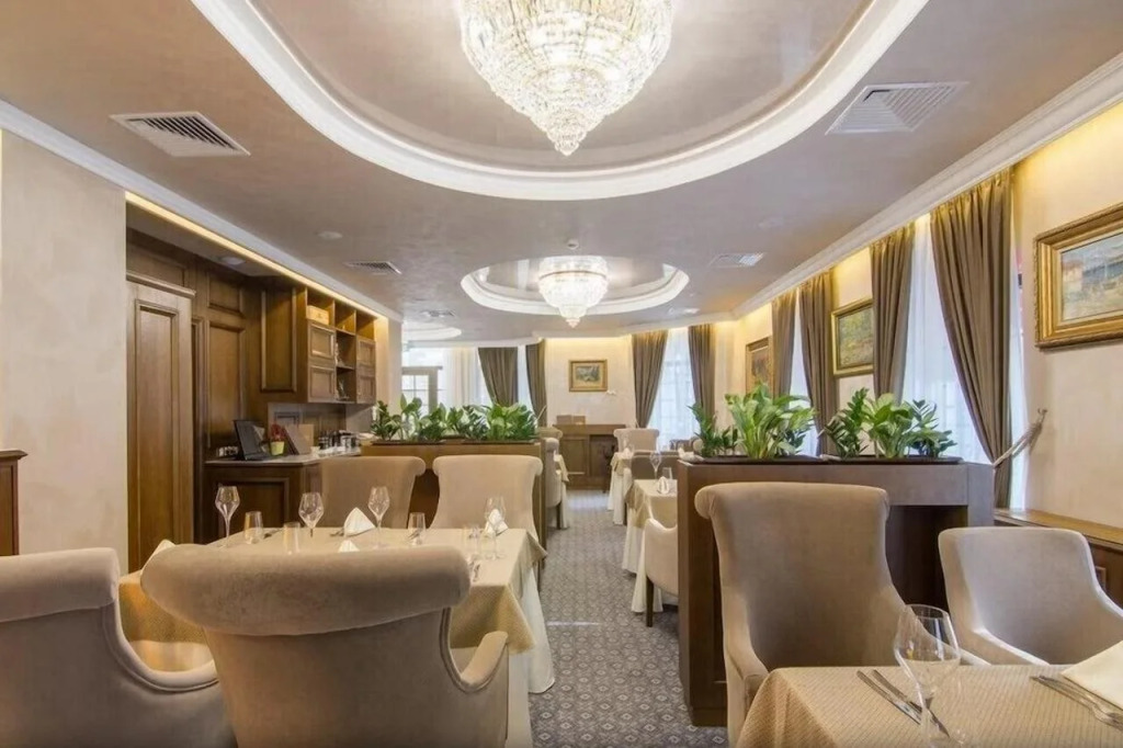 Residence City Garden - Certificate of Excellence Top 10 BEST Five-Stars City Hotels for 2024 awarded by HTIF