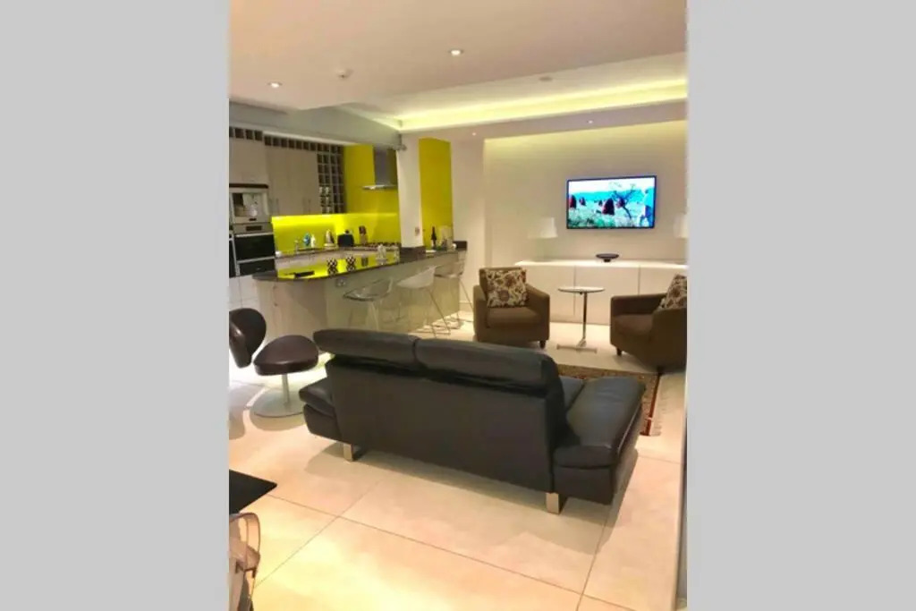 Stylish Large Cool 3 Bed 3 Bath Marylebone +Ac