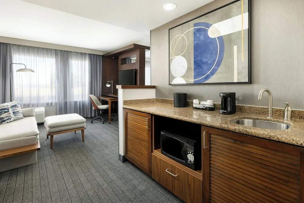 Holiday Inn Hotel Woodland Hills (Warner Ctr)