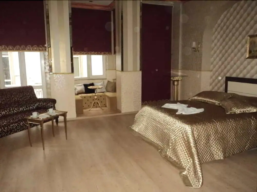 Red River Hotel