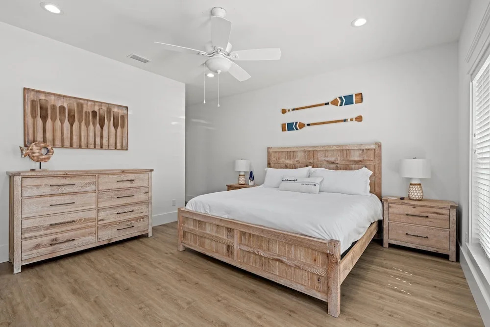 Spectacular 3br 4ba w/ Private Pool, 2 Min Walk to Beach - Sleeps 15!