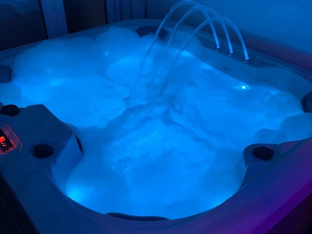 Get Away Home With Hot Tub Sleeps 7