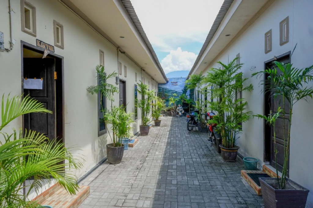 RedDoorz near Mutiara SIS Al Jufrie Airport Palu