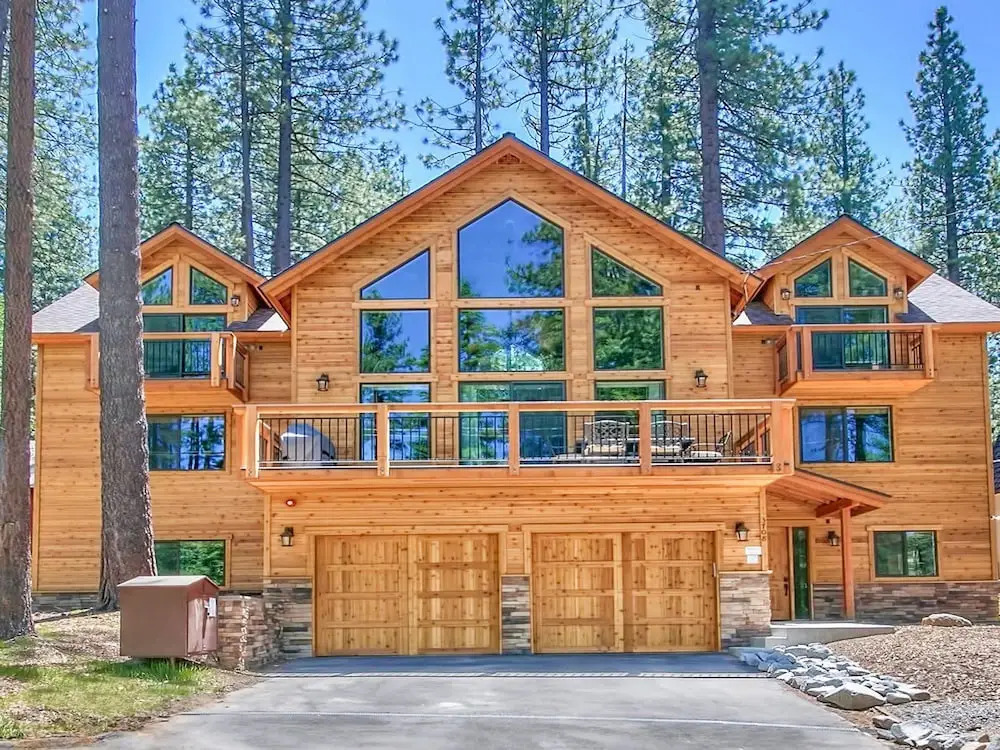 Expansive 6br W/ Hot Tub, Pool Table & 4 Balconies 6 Bedroom Home