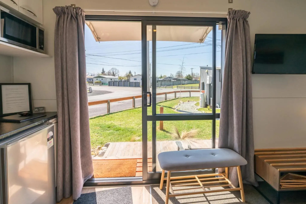 Stunted Totara, Unit 4